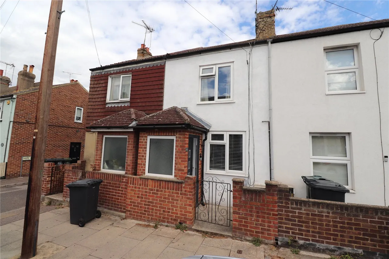 2 bed house to rent — Church Road, Swanscombe, DA10