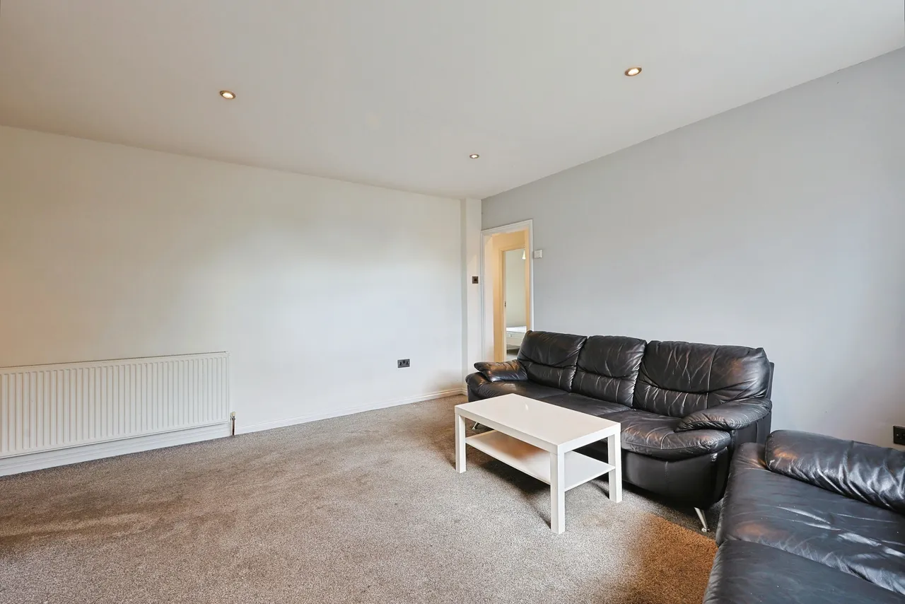 Chalklands, Wembley, photo 6