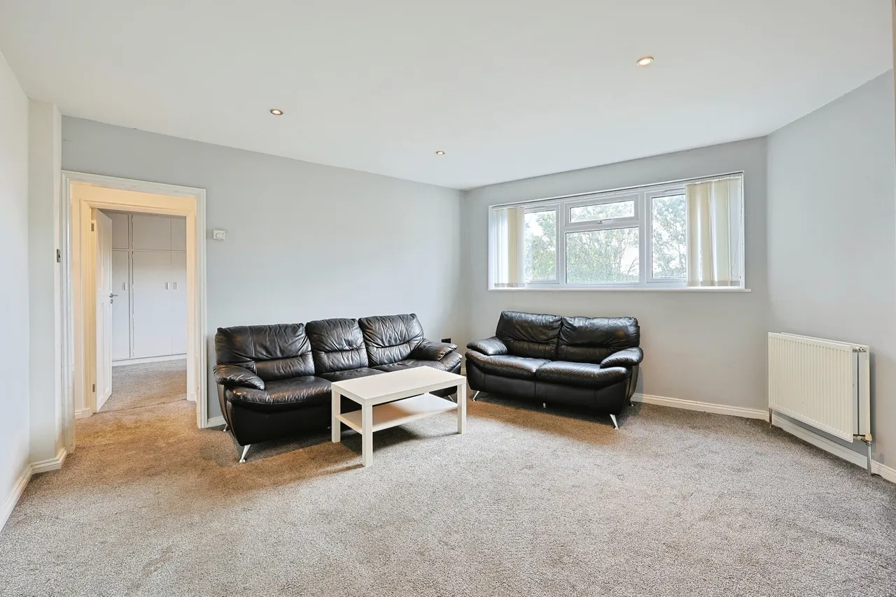 Chalklands, Wembley, photo 5