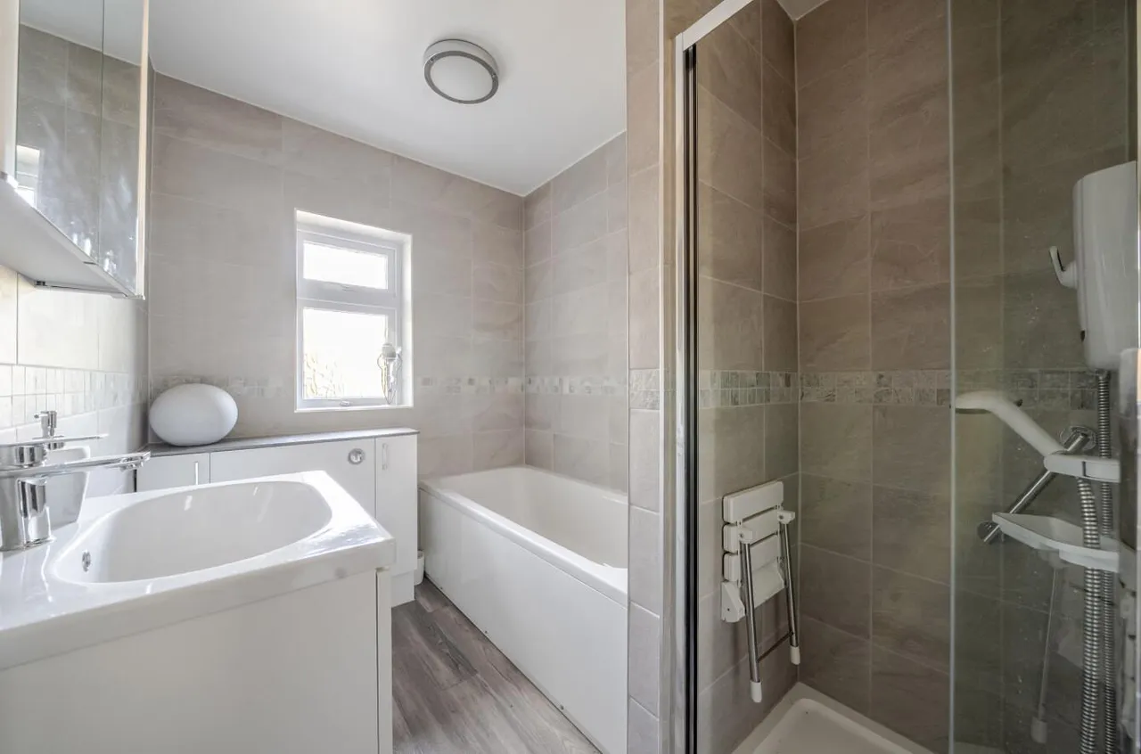 Tetbury Lane, Crudwell, SN16, photo 12