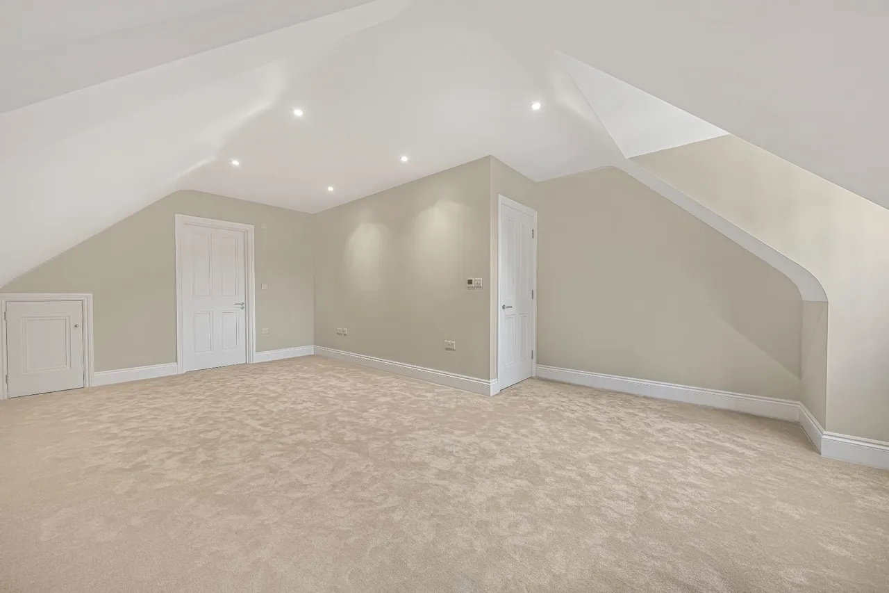 Hersham Road, Walton-On-Thames, KT12, photo 14