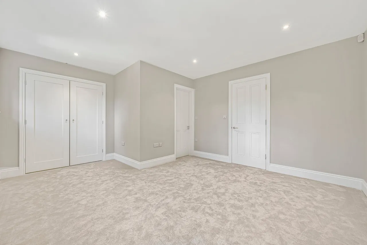 Hersham Road, Walton-On-Thames, KT12, photo 18