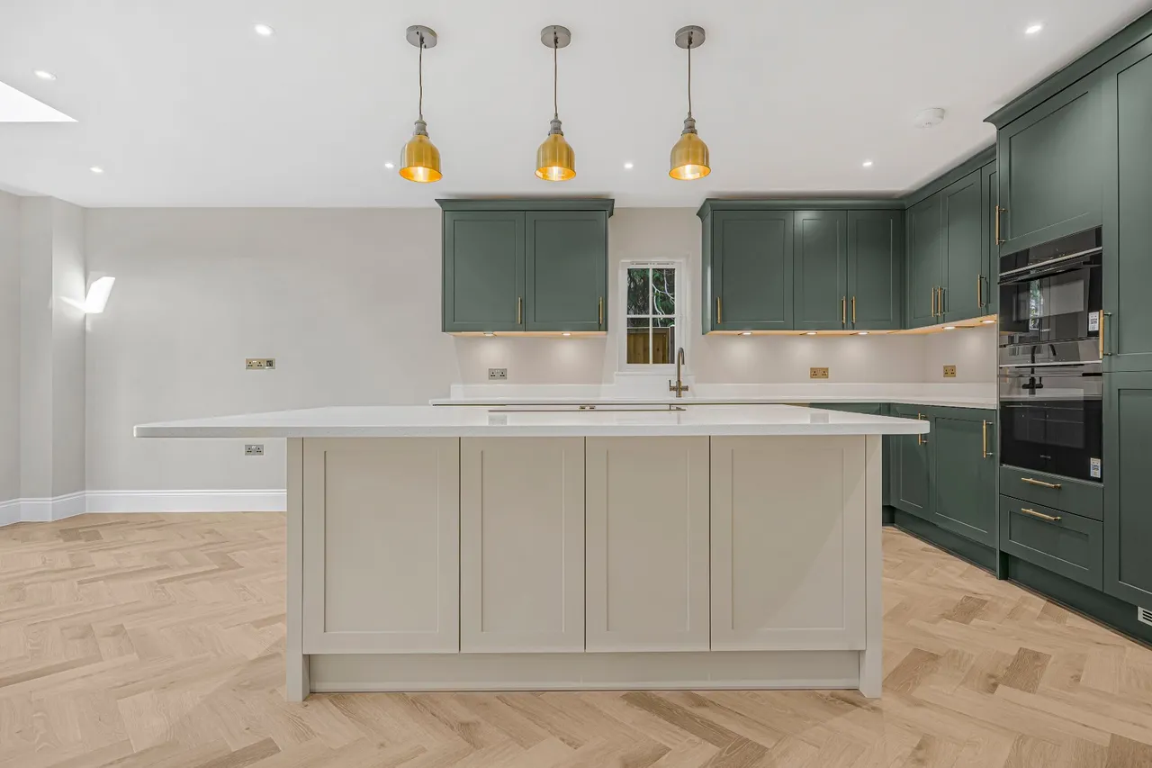 Hersham Road, Walton-On-Thames, KT12, photo 4