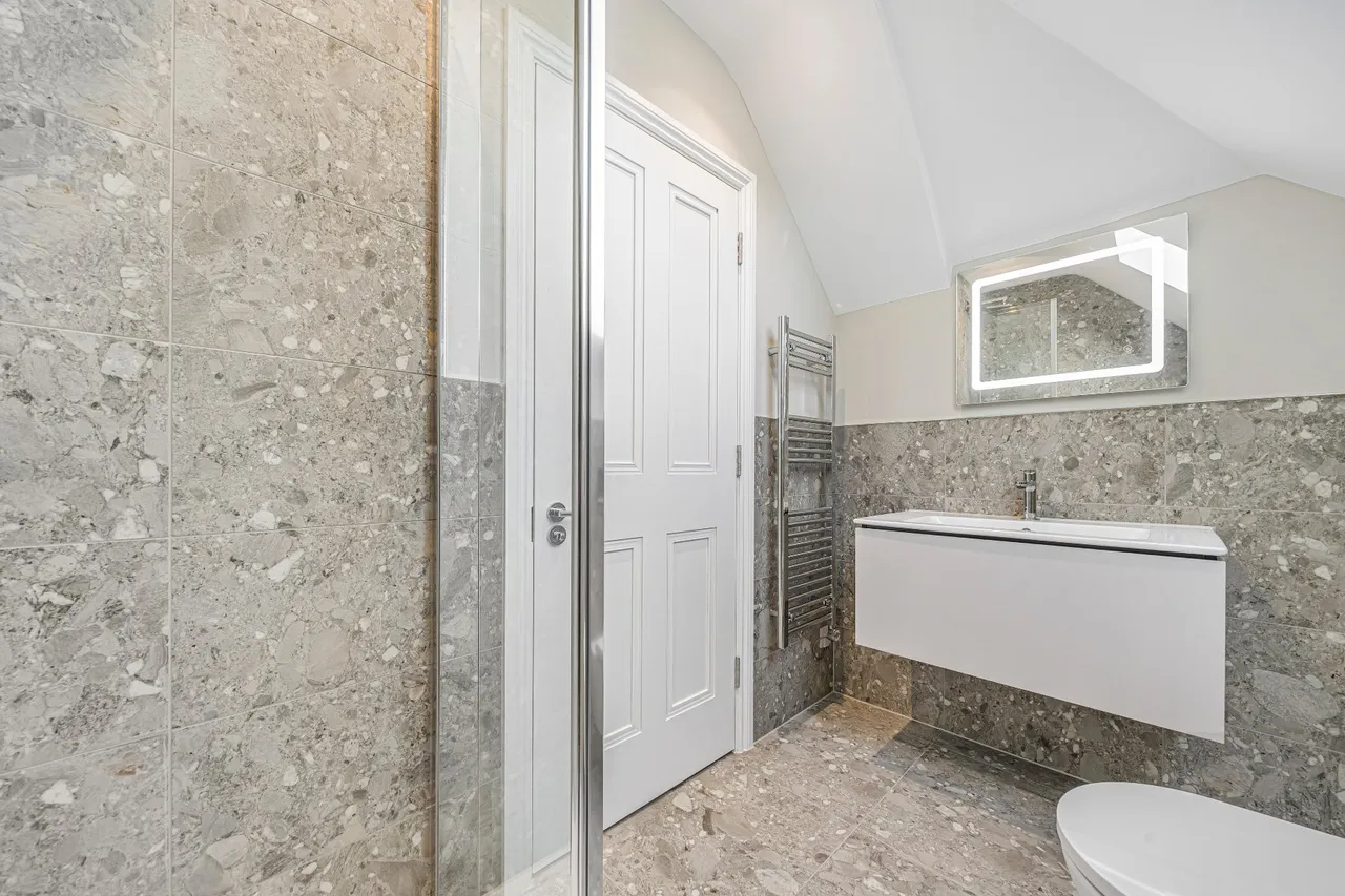 Hersham Road, Walton-On-Thames, KT12, photo 13
