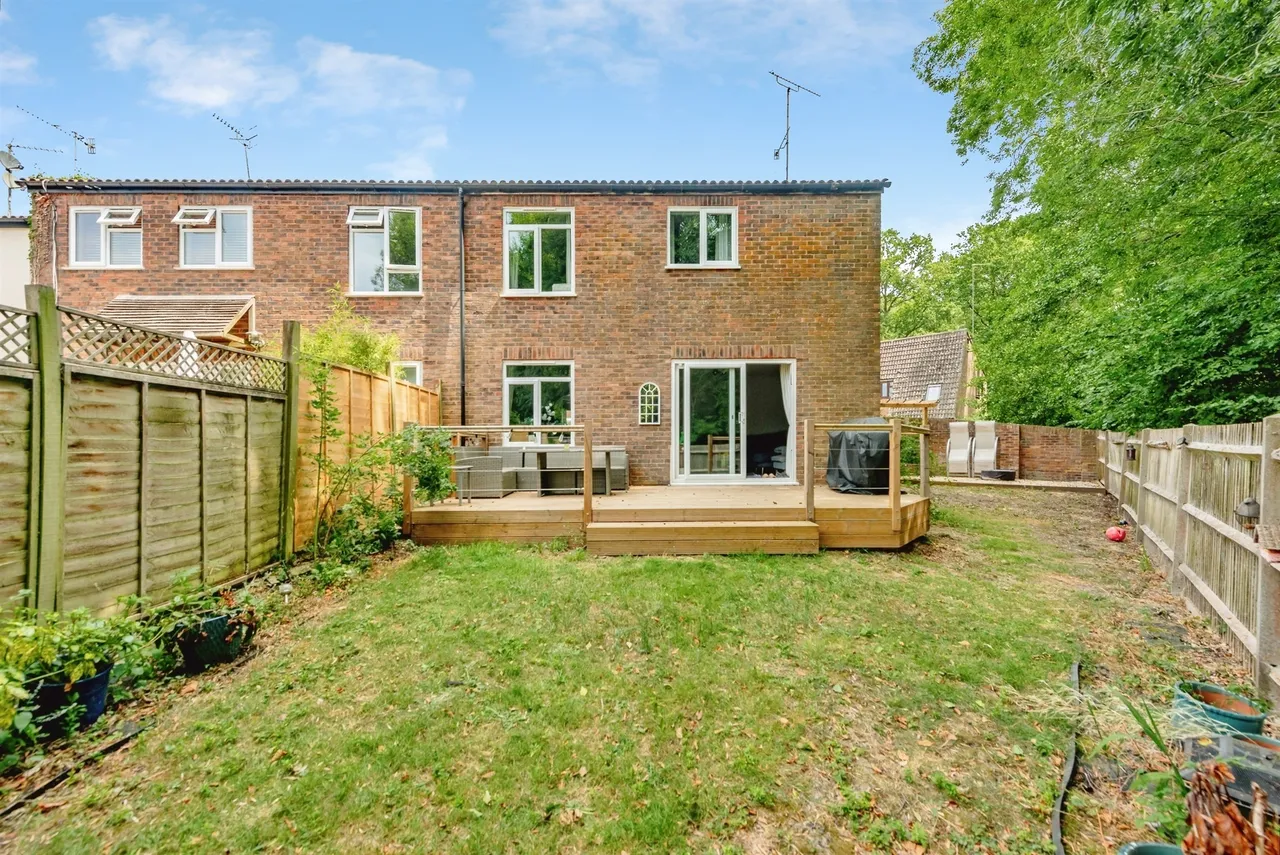 3 bed house for sale, Lister Avenue, East Grinstead, RH19