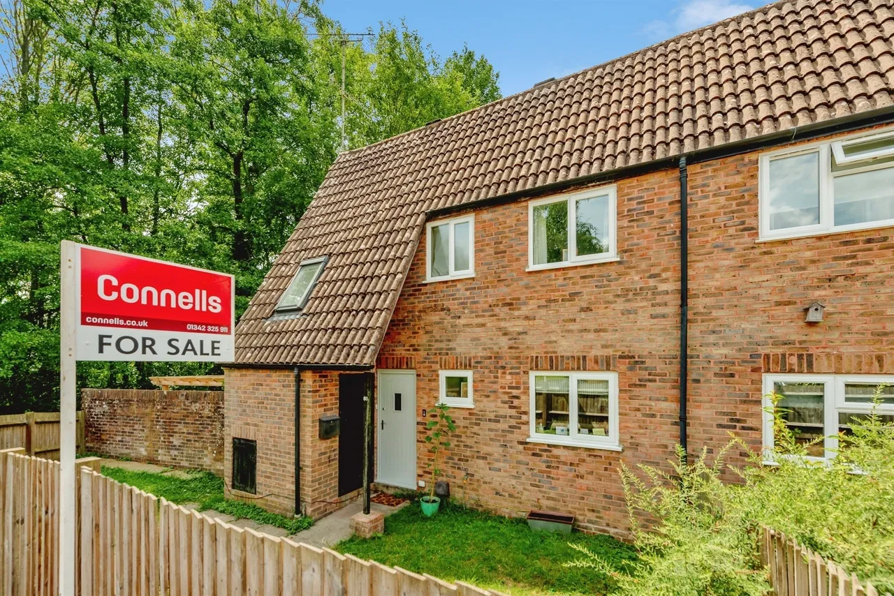 Lister Avenue, East Grinstead, RH19, photo 4