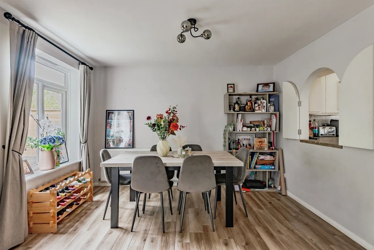 Lister Avenue, East Grinstead, RH19, photo 6