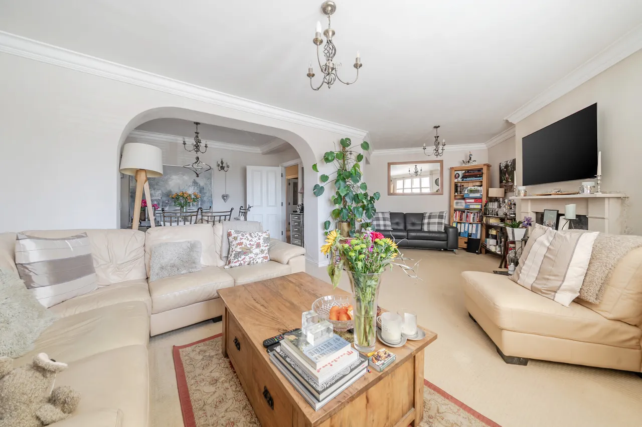 Longbourn, Windsor, SL4, photo 9
