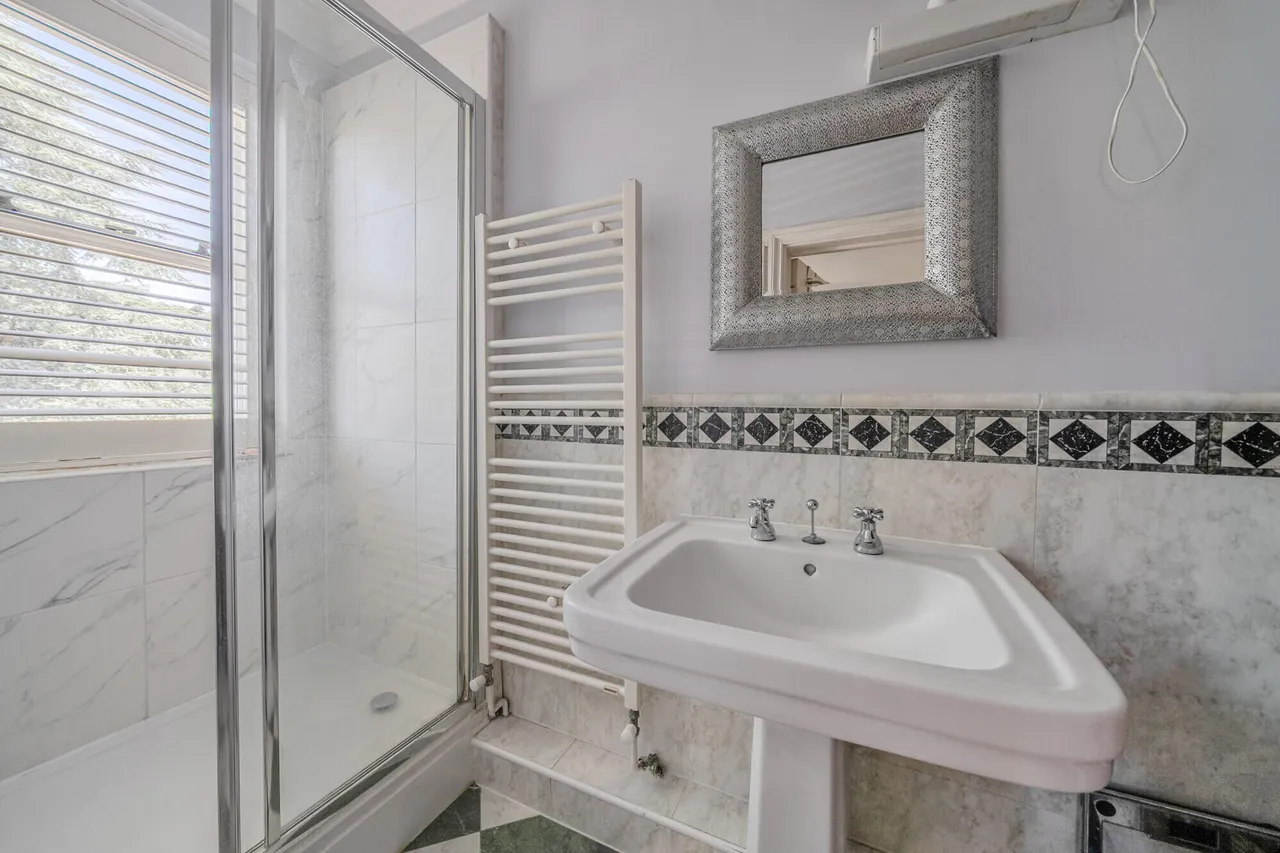 Longbourn, Windsor, SL4, photo 11