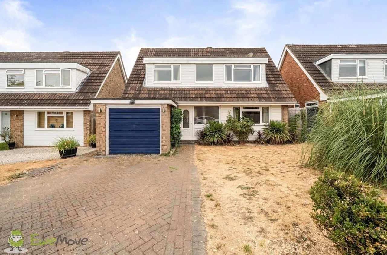 3 bed house for sale, Springfield Road, Pamber Heath, RG26