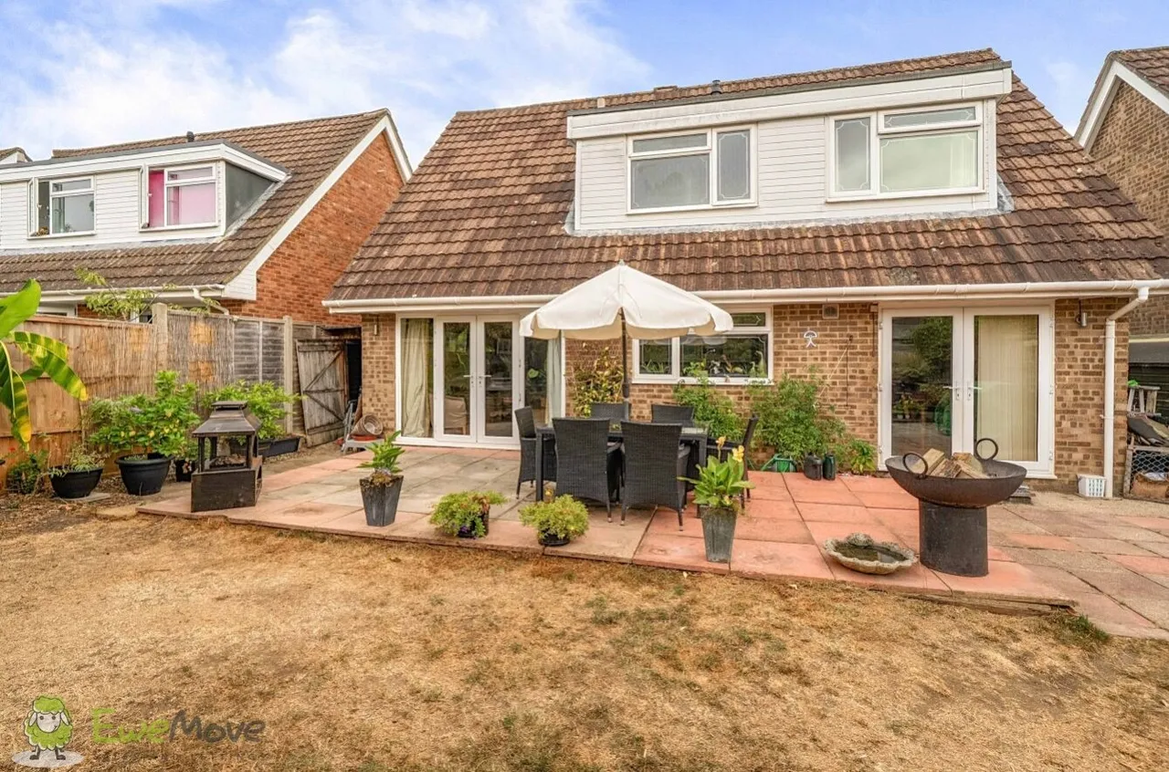Springfield Road, Pamber Heath, RG26, photo 17