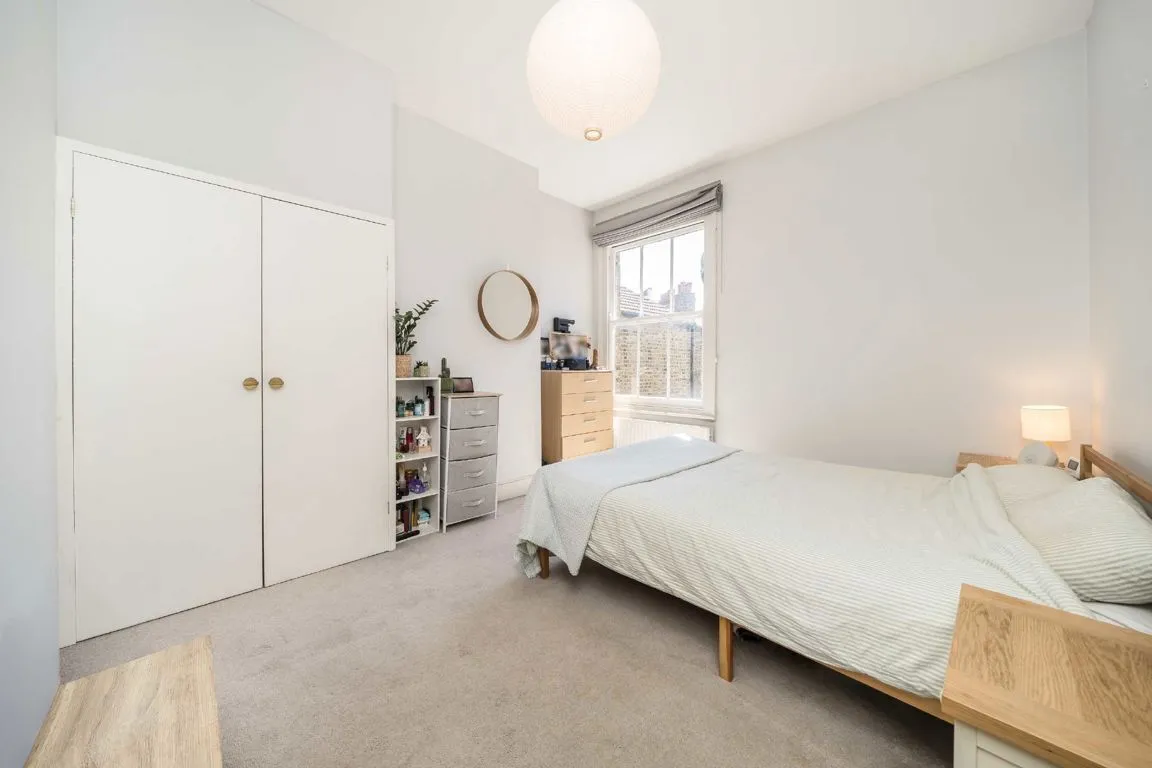 Tooting Bec Road, SW17, photo 3