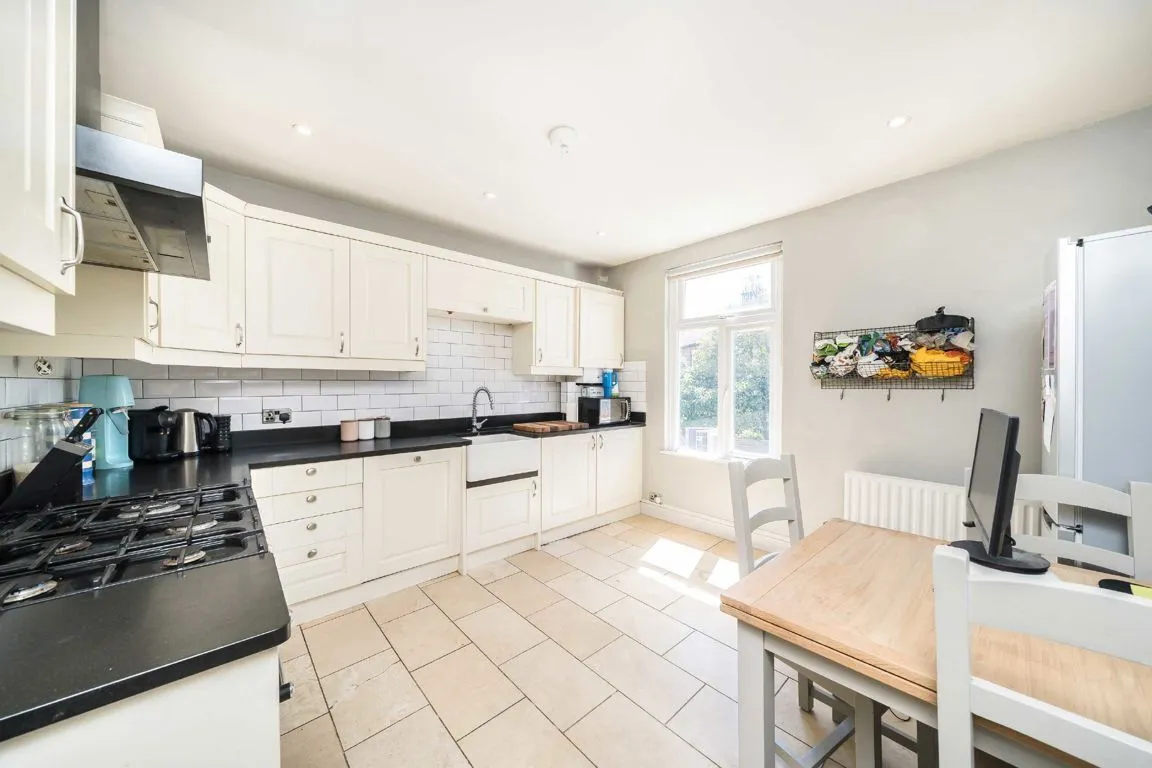 Tooting Bec Road, SW17, photo 2