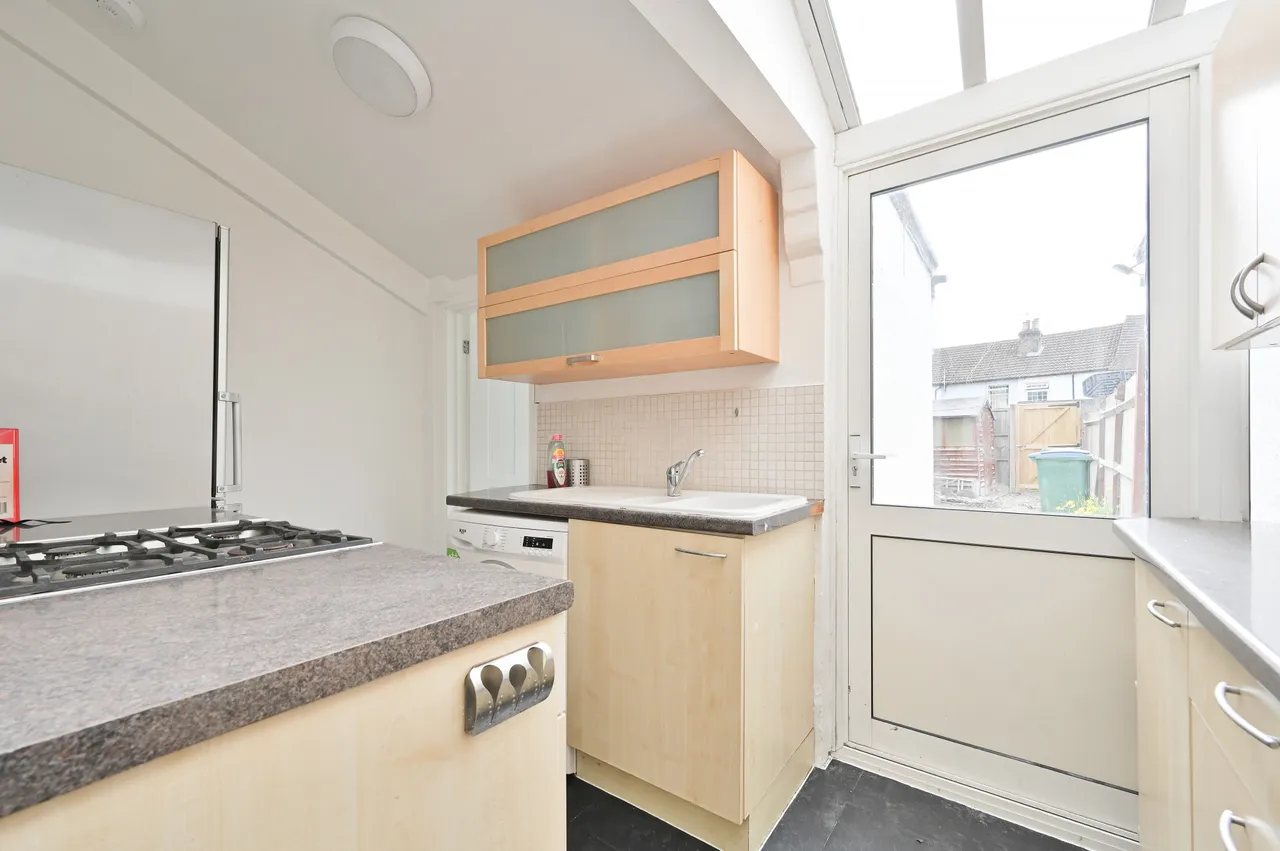 22 Estcourt Road, Watford, photo 6