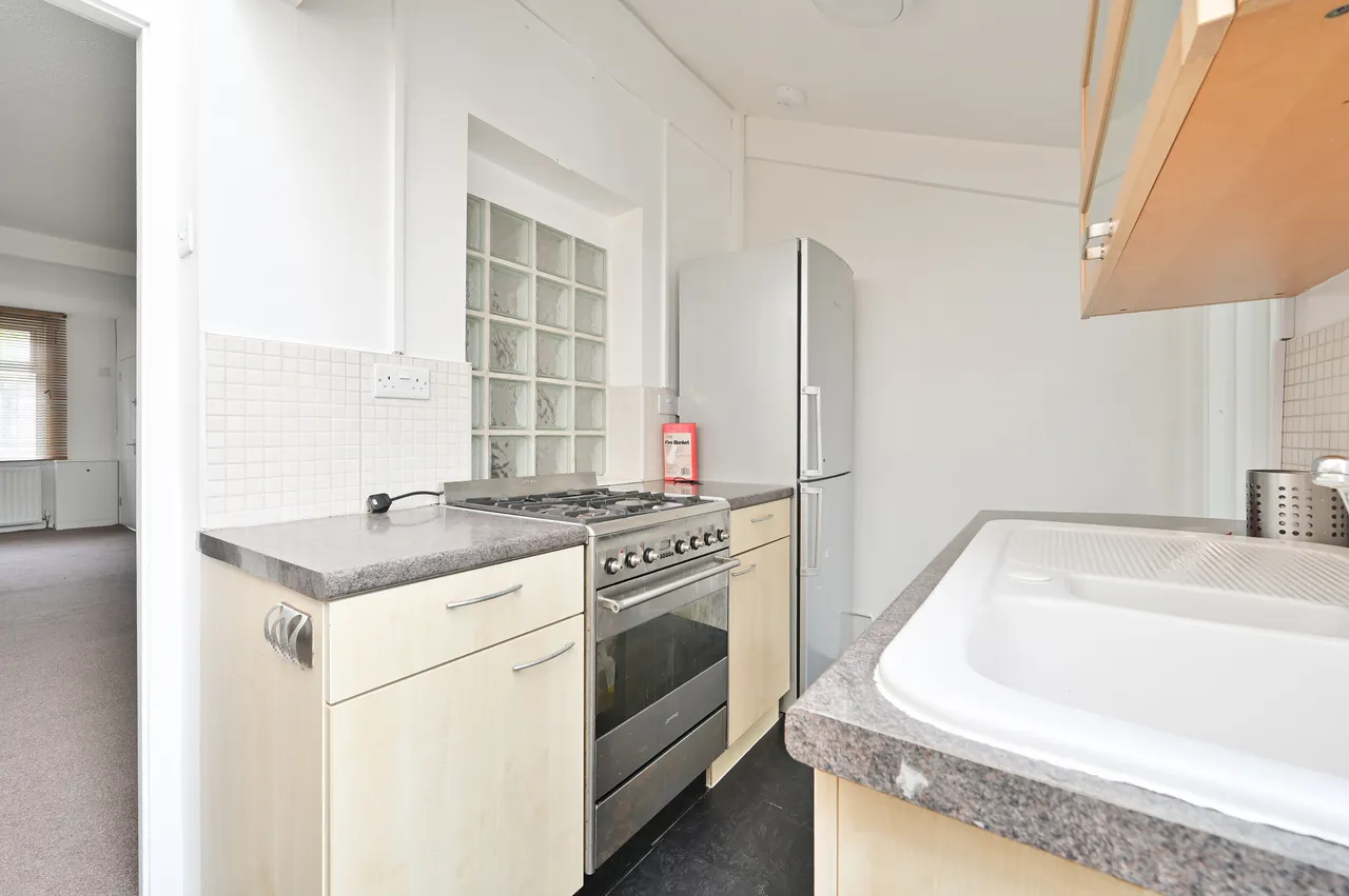 22 Estcourt Road, Watford, photo 5