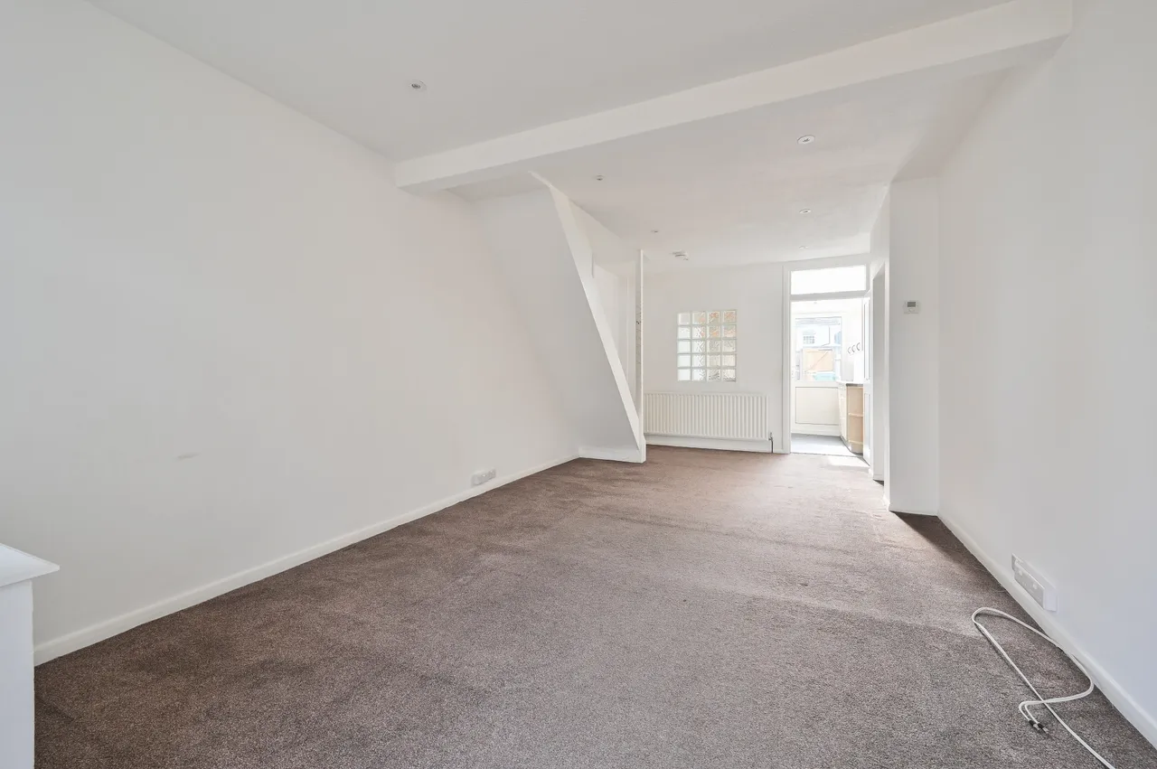 22 Estcourt Road, Watford, photo 2