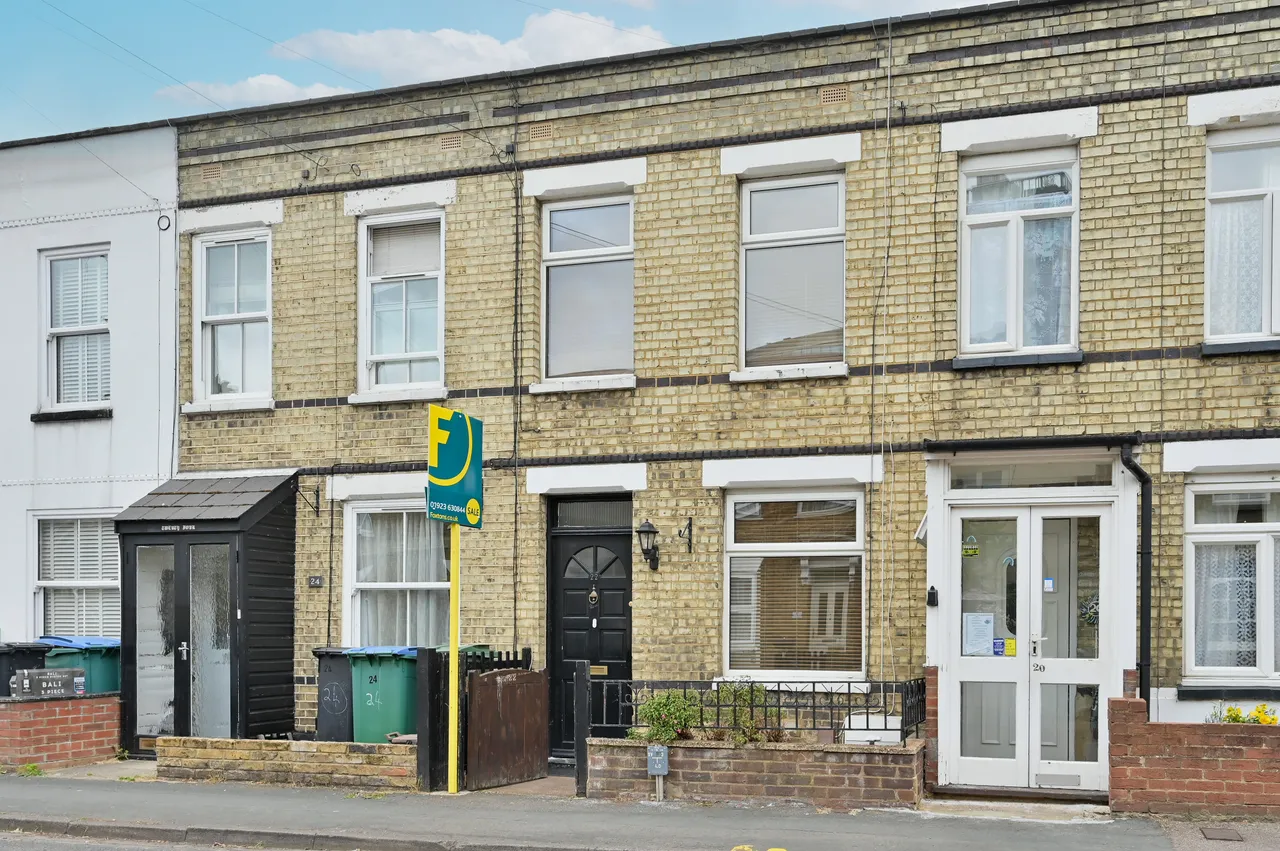 2 bed house for sale — 22 Estcourt Road, Watford