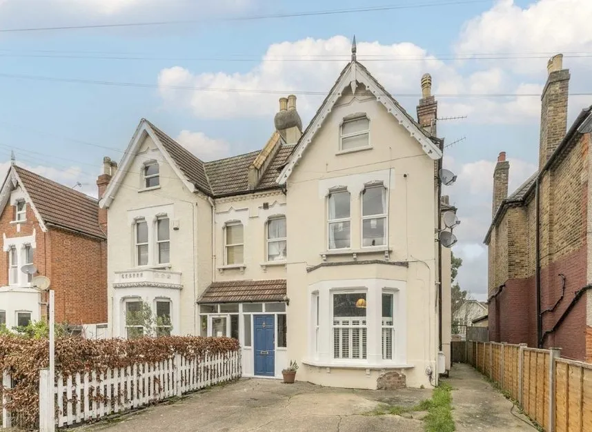 2 bed flat to rent, Hopton Road, Streatham, SW16