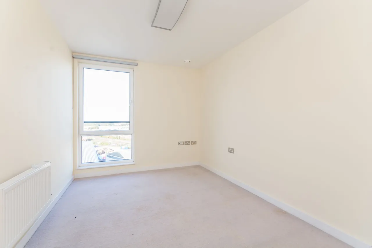 815 TRS Apartments, The Green, Southall, photo 3