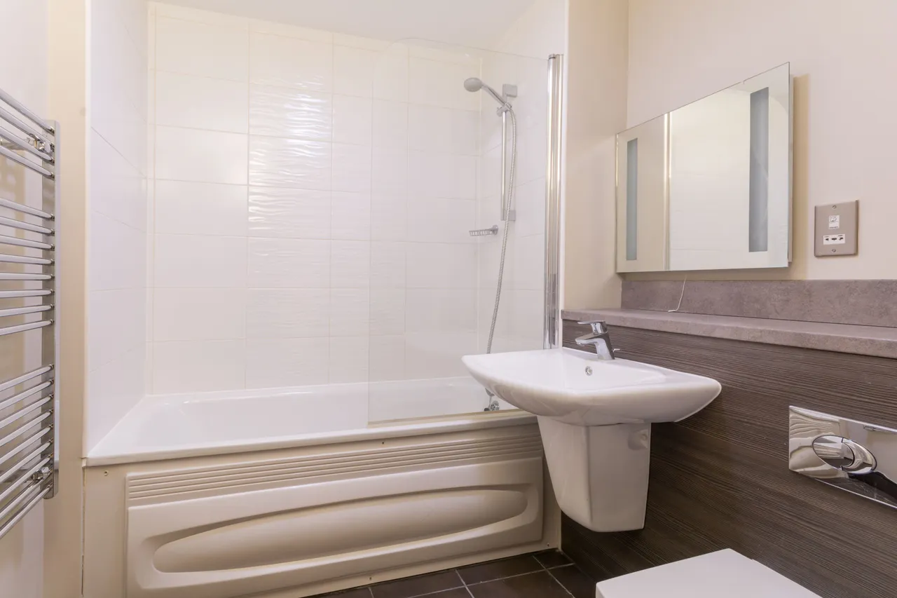 815 TRS Apartments, The Green, Southall, photo 6