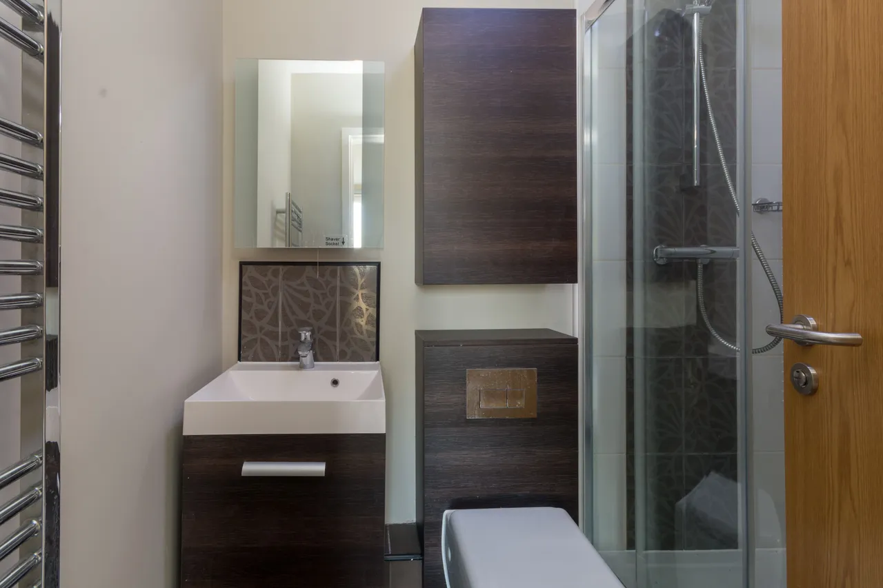 815 TRS Apartments, The Green, Southall, photo 5