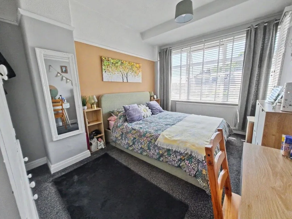 Hillcrest Avenue, Batley WF17 7HW, photo 9