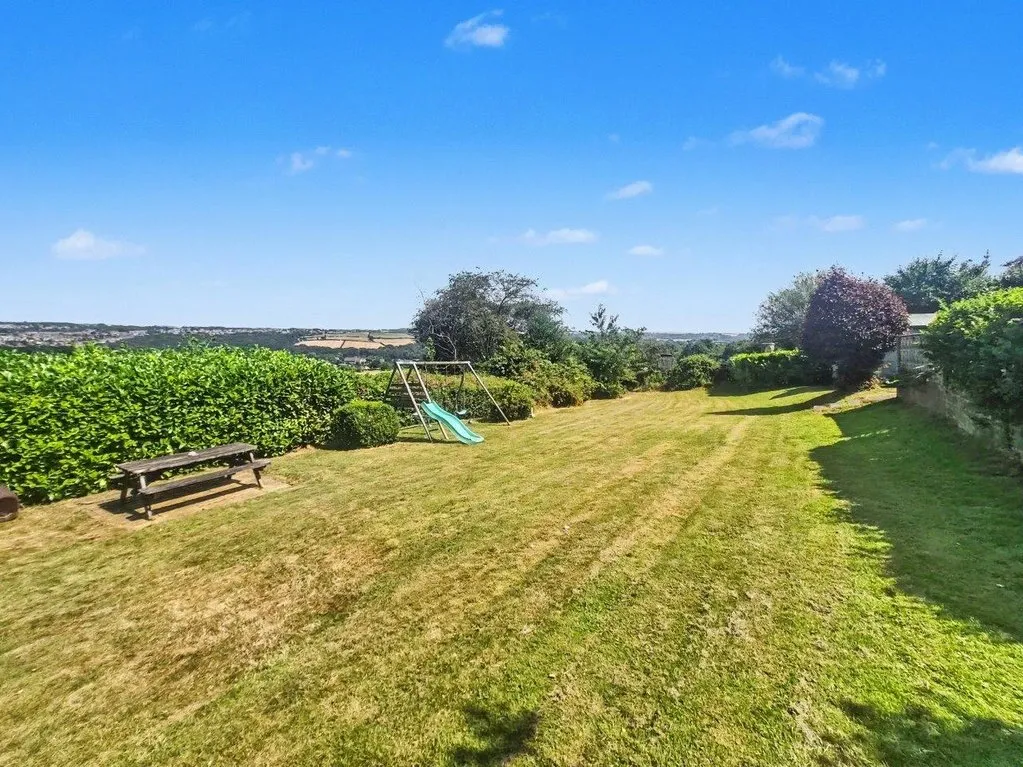 Hillcrest Avenue, Batley WF17 7HW, photo 26
