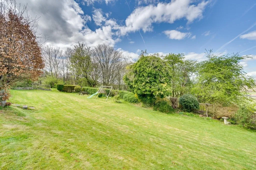 Hillcrest Avenue, Batley WF17 7HW, photo 20