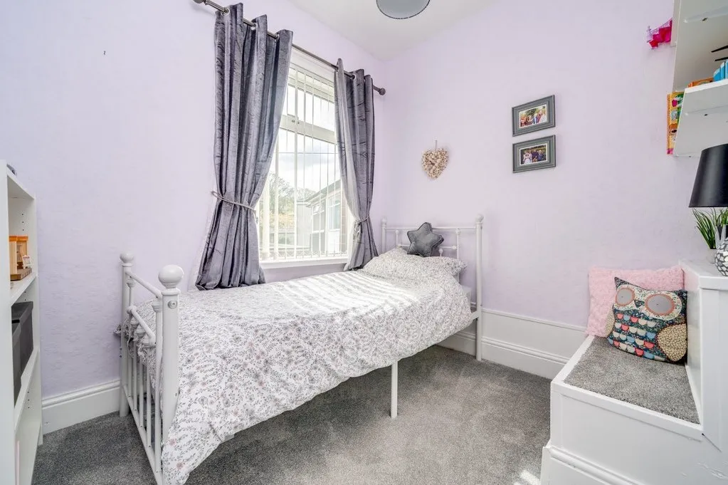 Hillcrest Avenue, Batley WF17 7HW, photo 10
