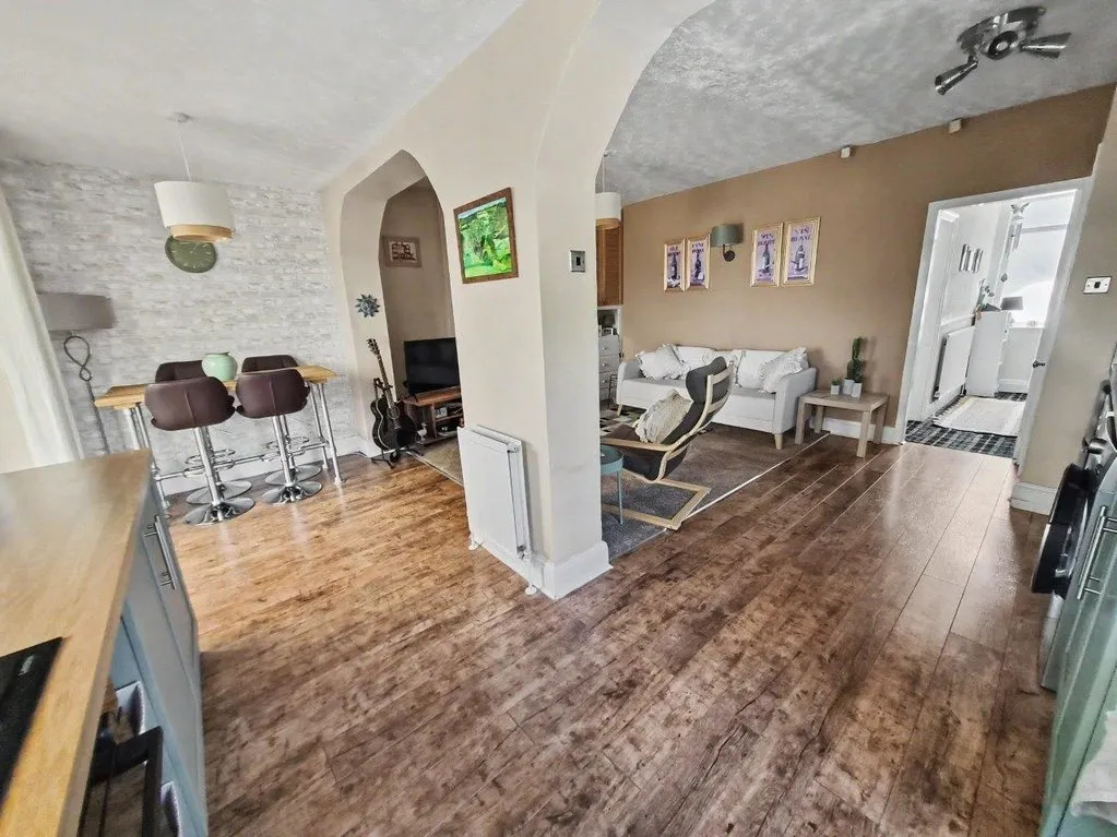 Hillcrest Avenue, Batley WF17 7HW, photo 4