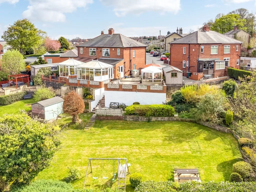 3 bed house for sale — Hillcrest Avenue, Batley WF17 7HW