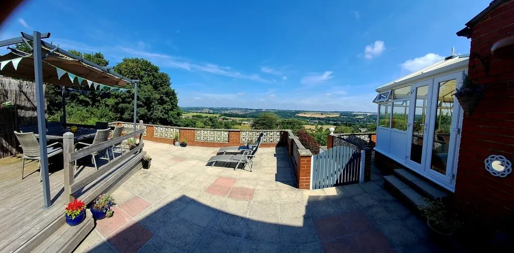 Hillcrest Avenue, Batley WF17 7HW, photo 12