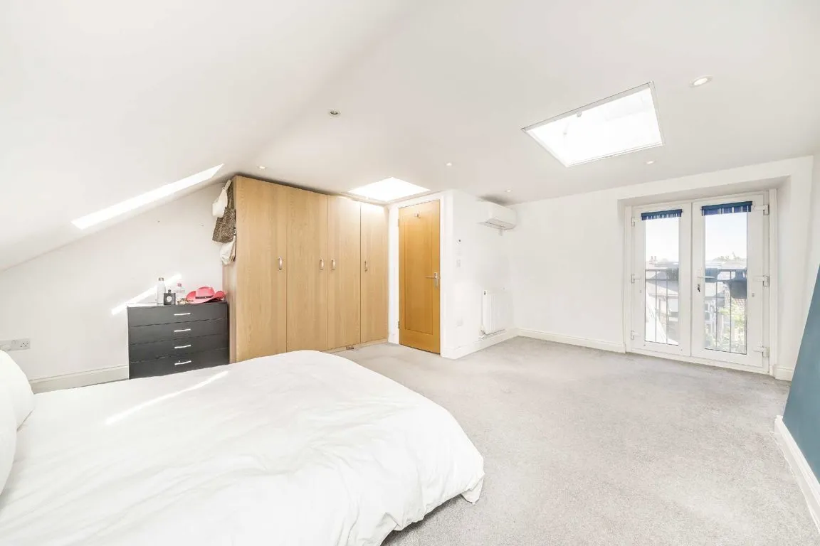 Garratt Lane, SW18, photo 6