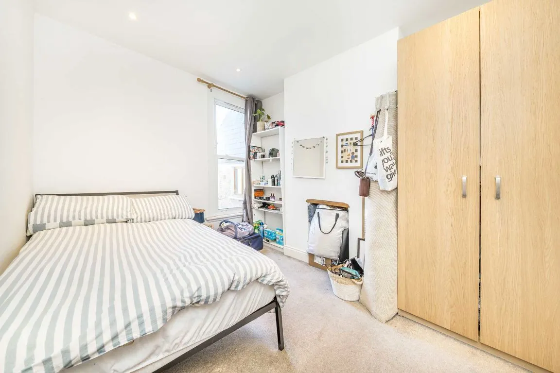 Garratt Lane, SW18, photo 5