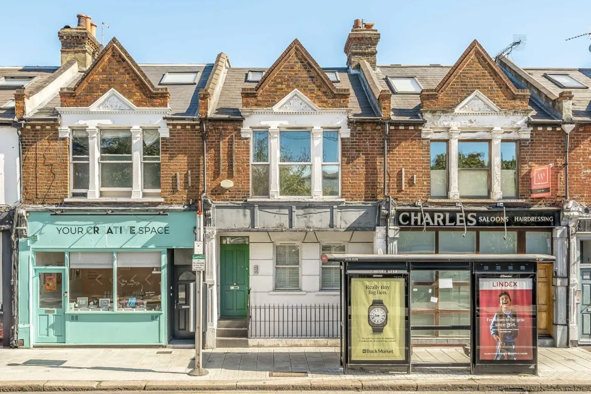 Garratt Lane, SW18, photo 3