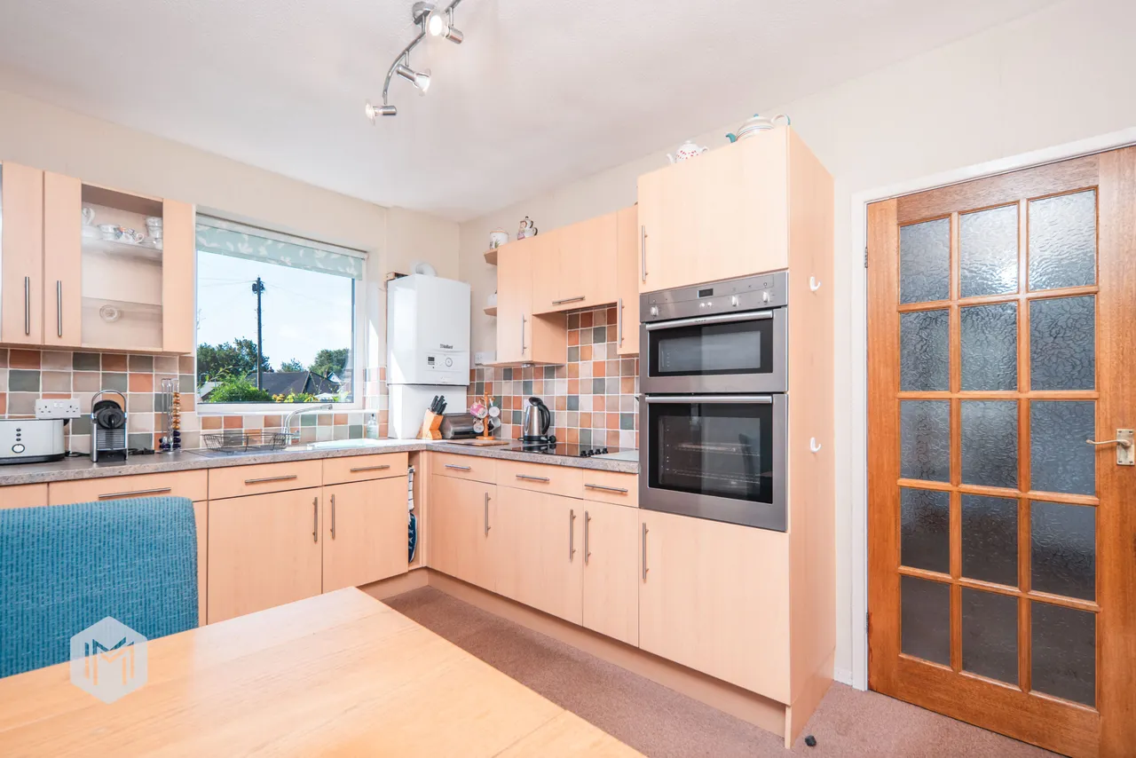 Greenfield Close, Bury, BL8 2LY, photo 4