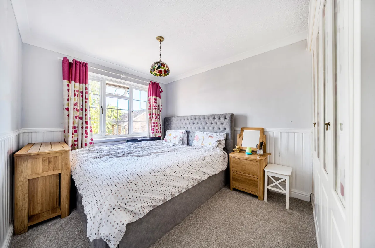 Oakfields, Guildford, GU3, photo 8