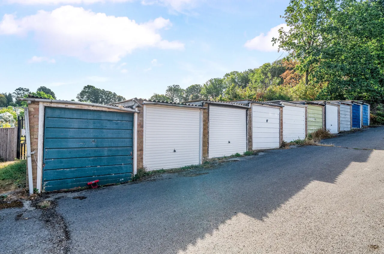 Oakfields, Guildford, GU3, photo 7