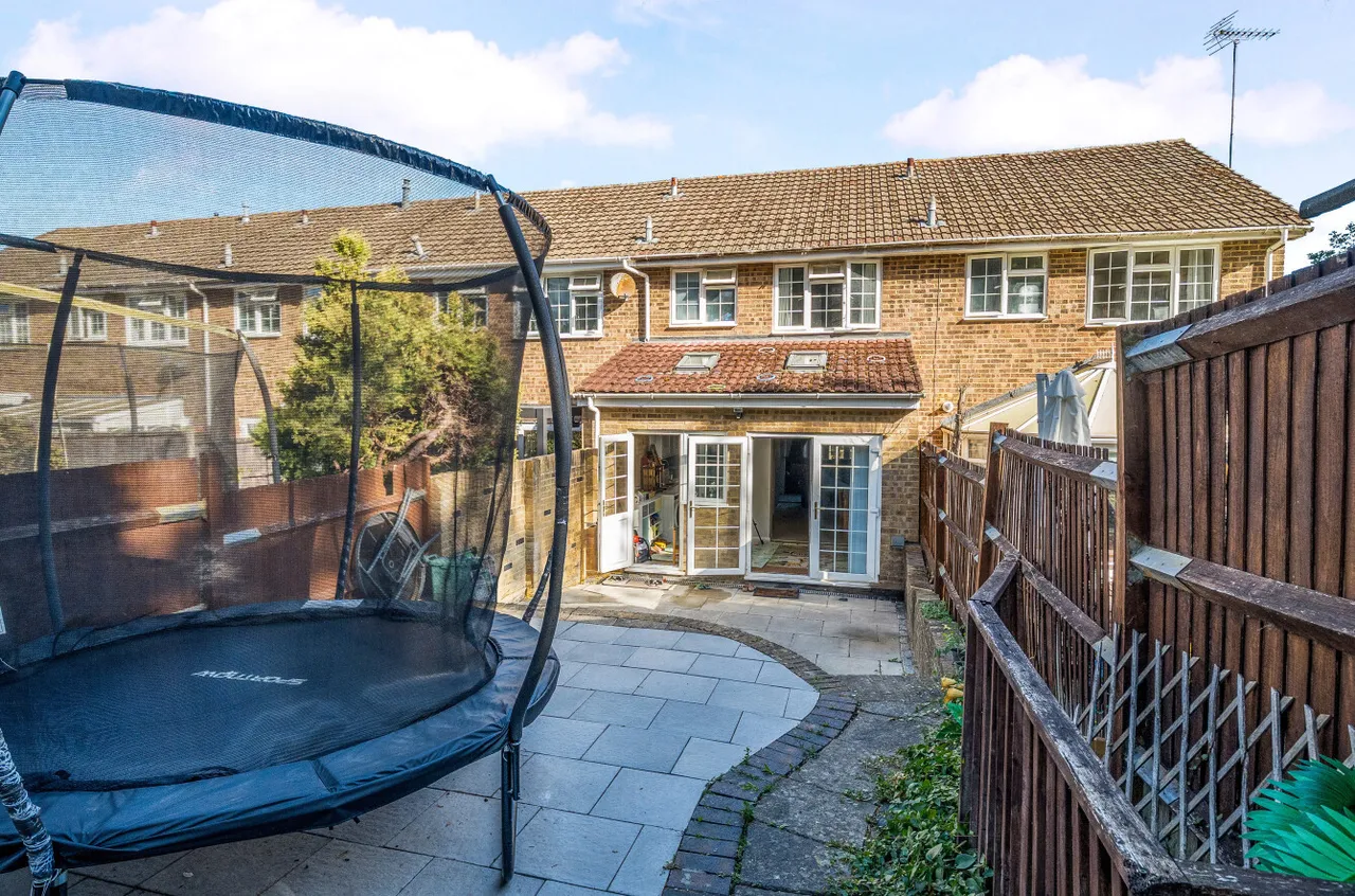 Oakfields, Guildford, GU3, photo 17