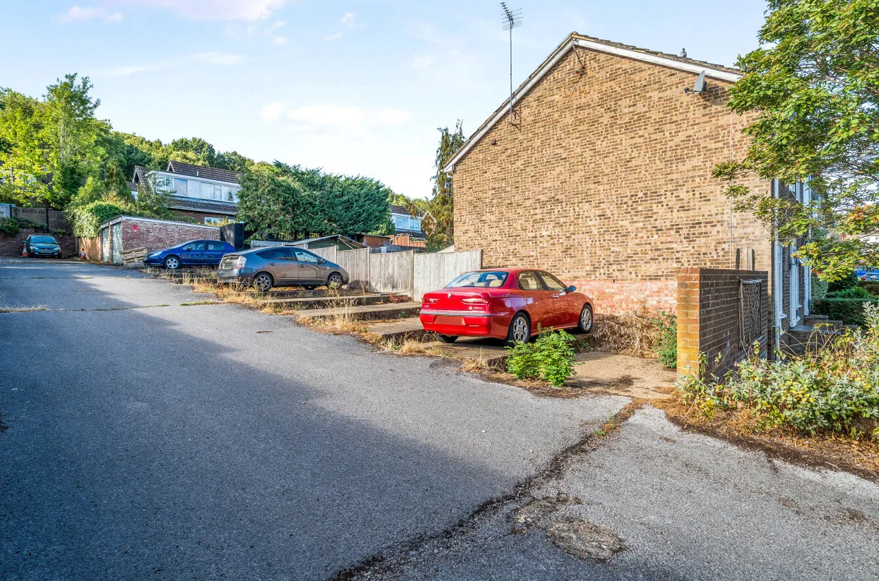 Oakfields, Guildford, GU3, photo 19