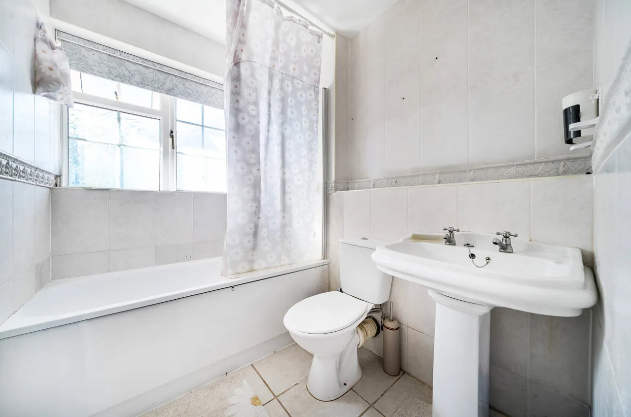 Oakfields, Guildford, GU3, photo 11