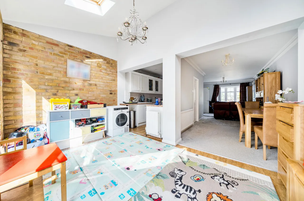 Oakfields, Guildford, GU3, photo 4