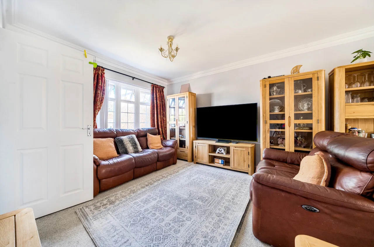 Oakfields, Guildford, GU3, photo 13