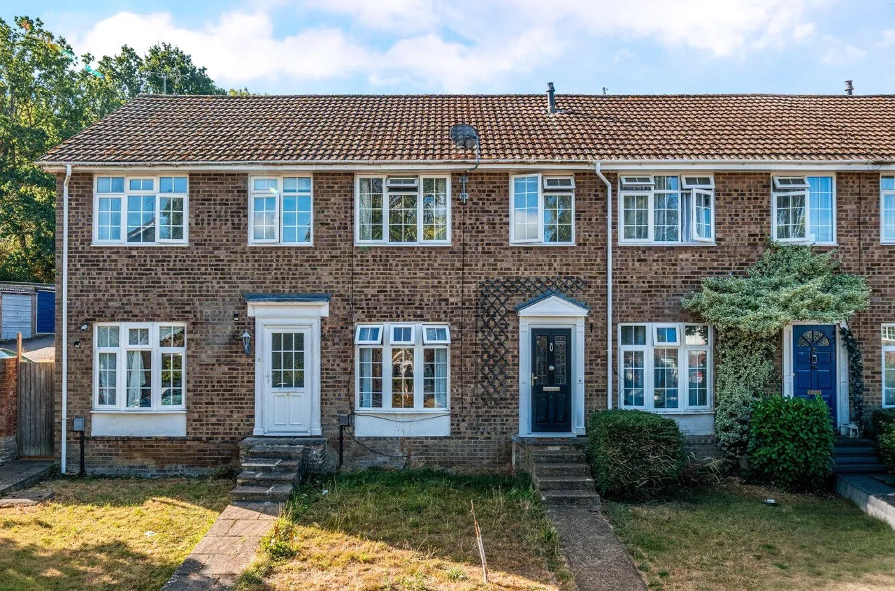 3 bed house for sale, Oakfields, Guildford, GU3