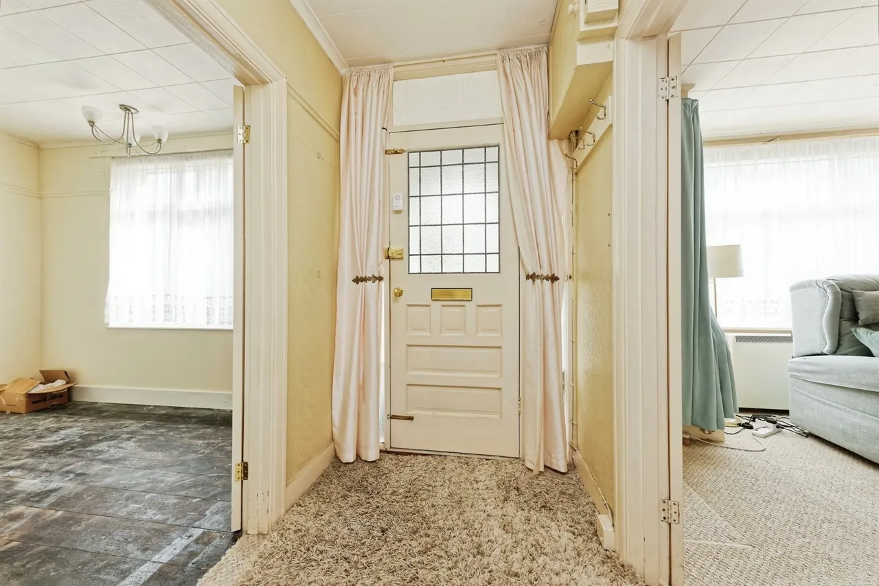 Farthingloe Road, Dover, Kent, CT17, photo 2