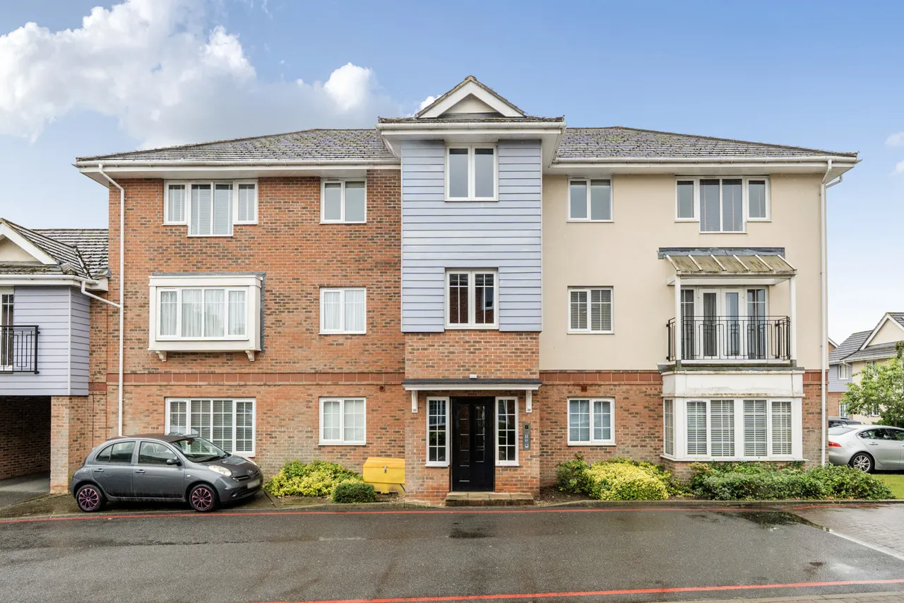 2 bed flat for sale, Wren Lane, Ruislip, HA4