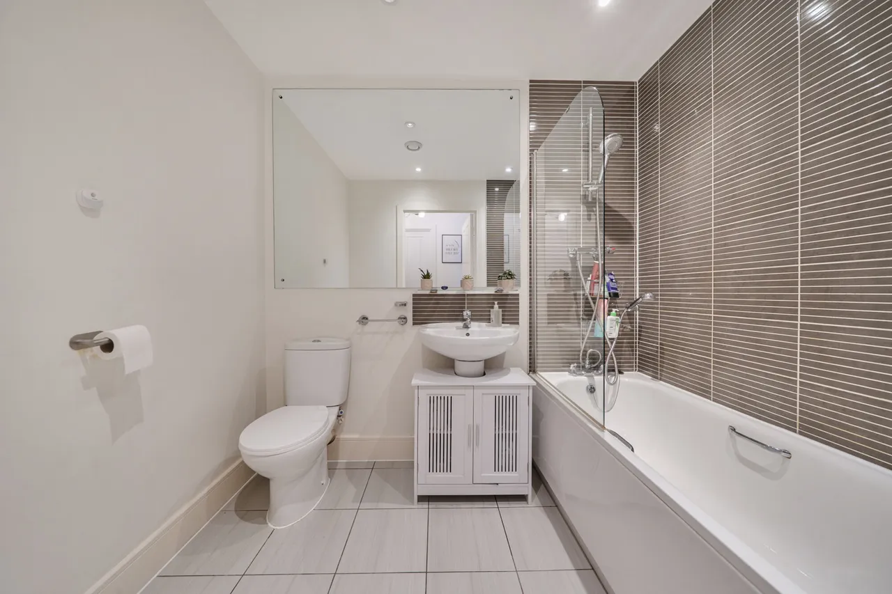 Wren Lane, Ruislip, HA4, photo 17