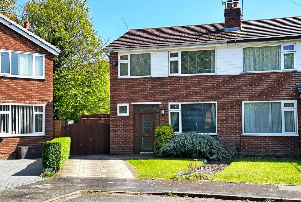 3 bed house for sale — Kersal Drive, Timperley WA15 6UX