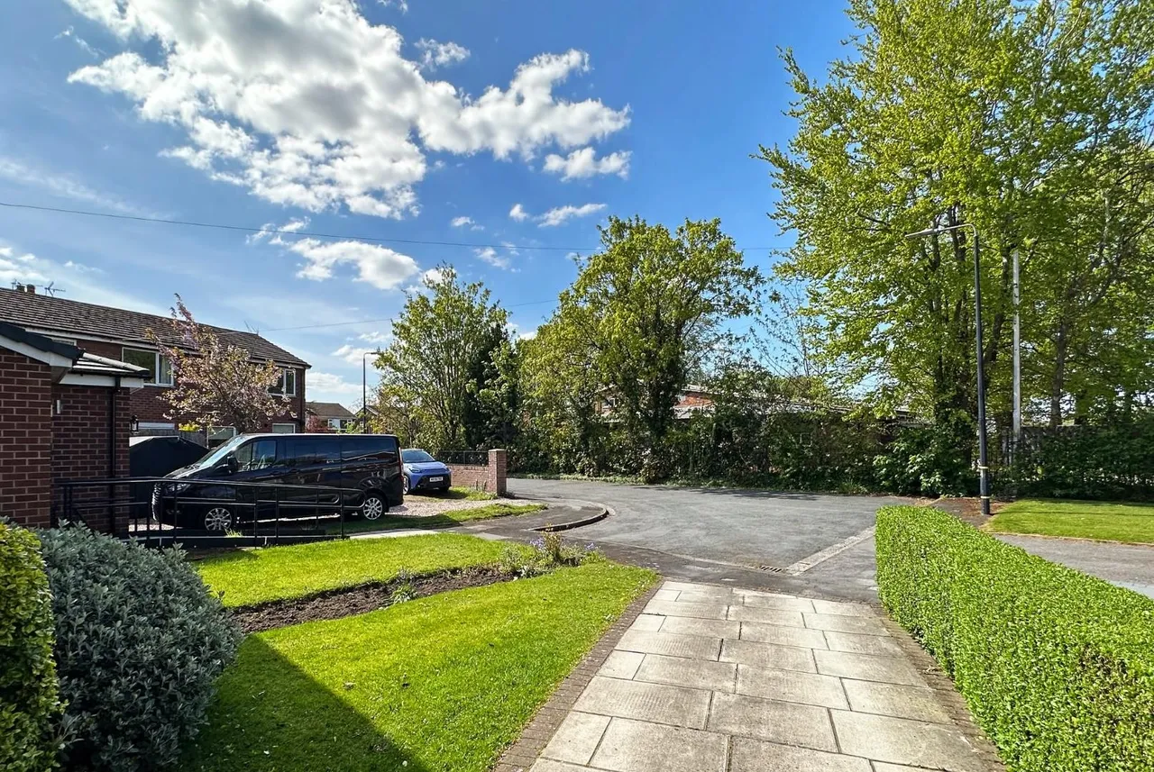 Kersal Drive, Timperley WA15 6UX, photo 31