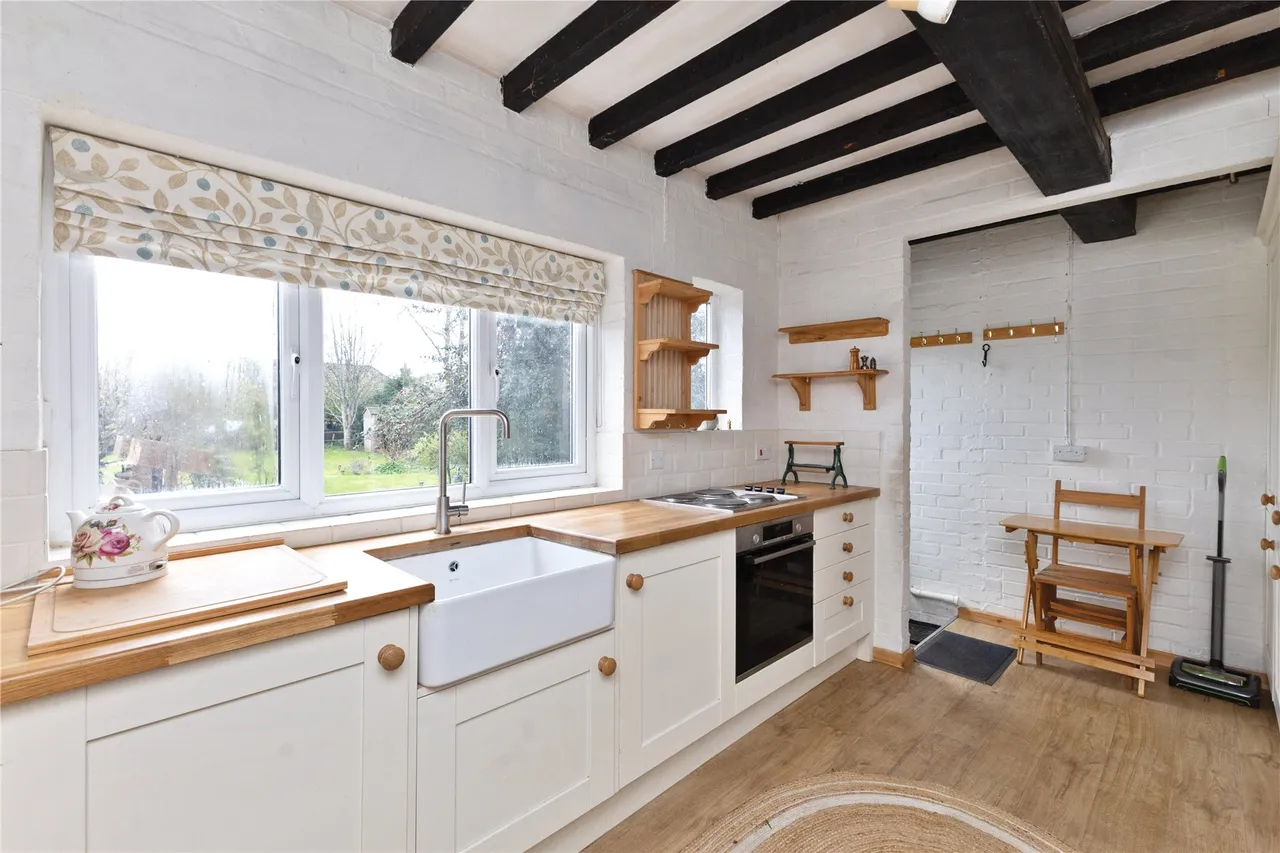 Tilford Road, Churt, GU10, photo 3